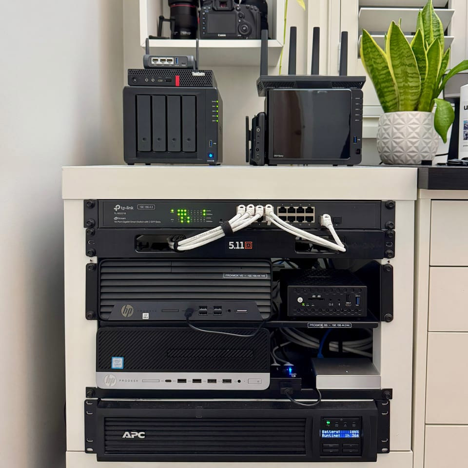 Homelab setup with GL.iNet routers and remote KVM products, including Flint 2(GL-MT6000), Slate Plus (GL-A1300) and Comet PoE (GL-RM1PE)